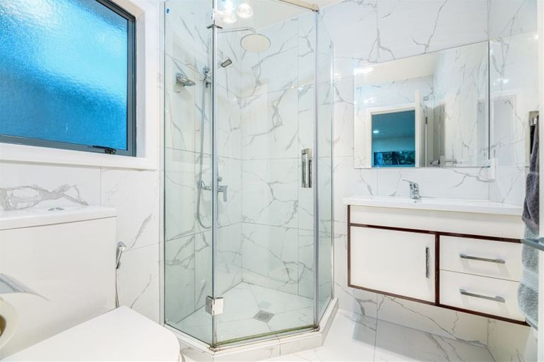 Photo of property in 10 San Pablo Way, Henderson, Auckland, 0612