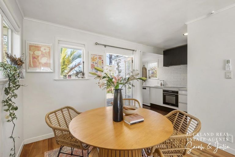 Photo of property in 422a Old Te Atatu Road, Te Atatu Peninsula, Auckland, 0610