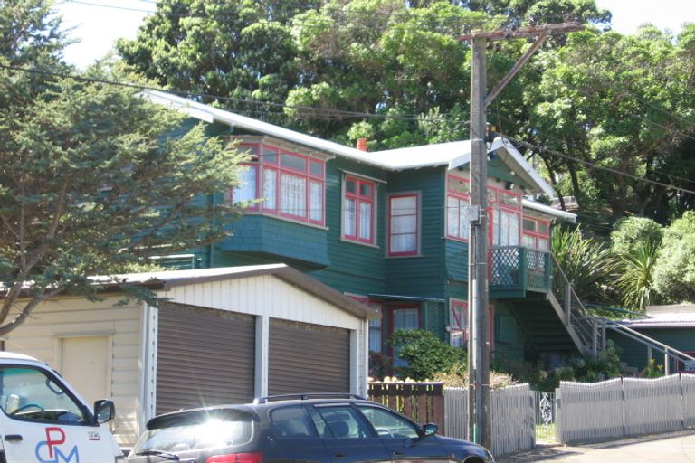 Photo of property in 3 Thames Street, Island Bay, Wellington, 6023