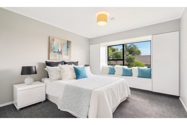 Photo of property in 12 Landsdale Place, Massey, Auckland, 0614