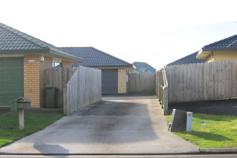 Photo of property in 3 Naul Place, East Tamaki Heights, Auckland, 2016