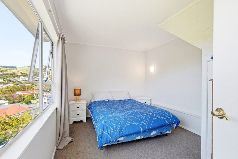 Photo of property in 15 Romney Square, Tawa, Wellington, 5028