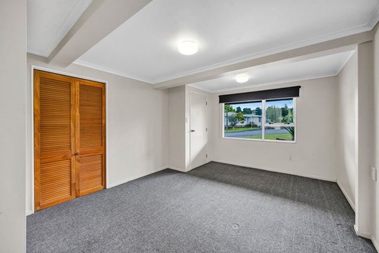 Photo of property in 117 Awanui Street, Merrilands, New Plymouth, 4312