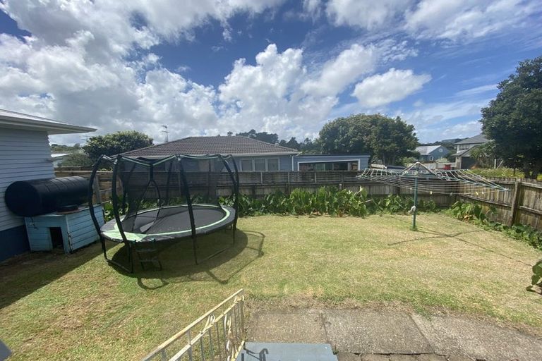 Photo of property in 100 Triangle Road, Massey, Auckland, 0614