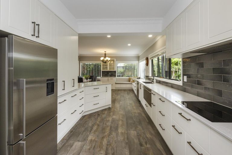 Photo of property in 12 Innes Place, Roslyn, Palmerston North, 4414