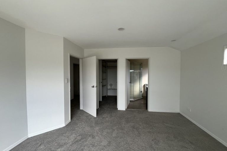 Photo of property in 4 Provence Esplanade, Te Atatu Peninsula, Auckland, 0610