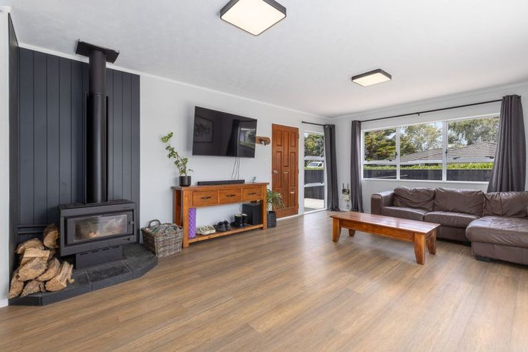 Photo of property in 11 Michael Road, Paraparaumu Beach, Paraparaumu, 5032