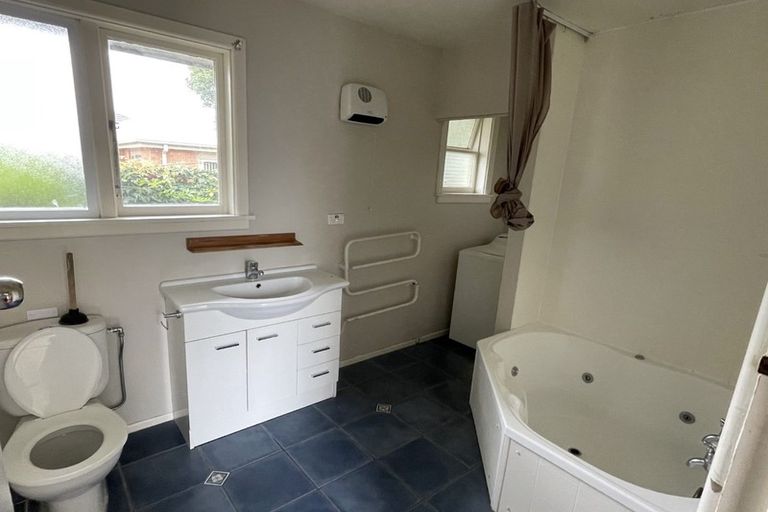Photo of property in 156 Ilam Road, Ilam, Christchurch, 8041