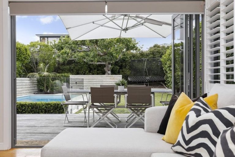 Photo of property in 14 Churchill Road, Murrays Bay, Auckland, 0630