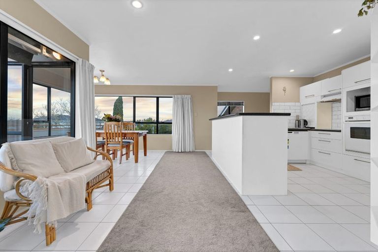Photo of property in 1/46 Westpark Drive, West Harbour, Auckland, 0618