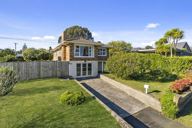 Photo of property in 265 Great North Road, Henderson, Auckland, 0612