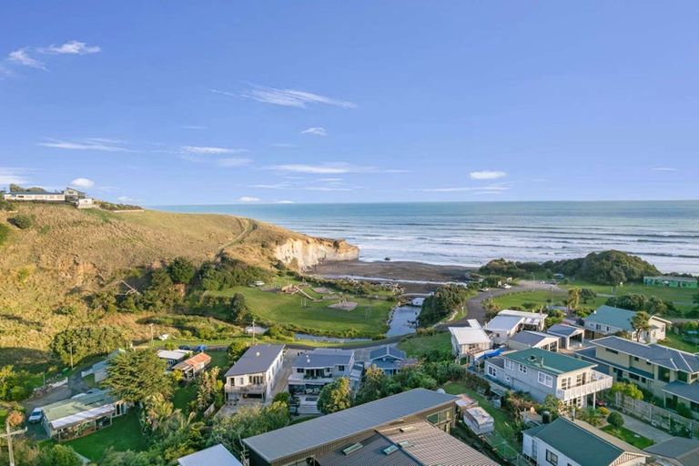 Photo of property in 14 Mowhanau Drive, Kai Iwi, Whanganui, 4574