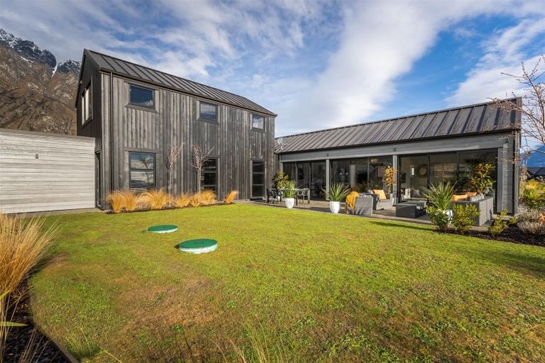 Photo of property in 7 Kinross Lane, Jacks Point, Queenstown, 9371