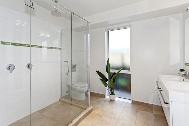 Photo of property in 1 Glen Kerran Close, Broomfield, Christchurch, 8042