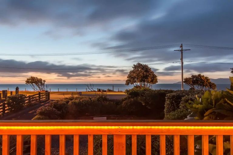 Photo of property in 93 Marine Parade, Paraparaumu Beach, Paraparaumu, 5032