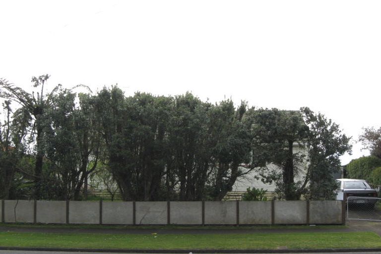 Photo of property in 60 Omata Road, Marfell, New Plymouth, 4310