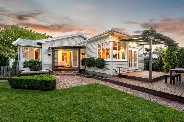 Photo of property in 173 Centaurus Road, Saint Martins, Christchurch, 8022