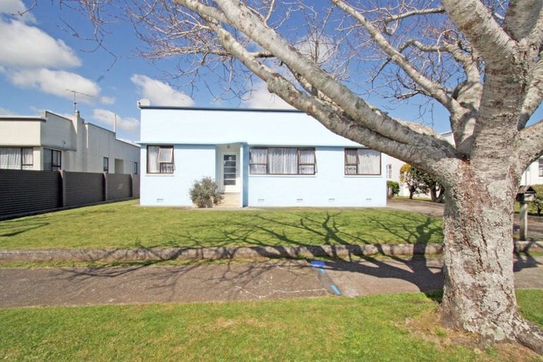 Photo of property in 6 Exeter Street, Brooklands, New Plymouth, 4310