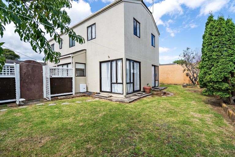 Photo of property in 2/77 Fitzroy Street, Papatoetoe, Auckland, 2104