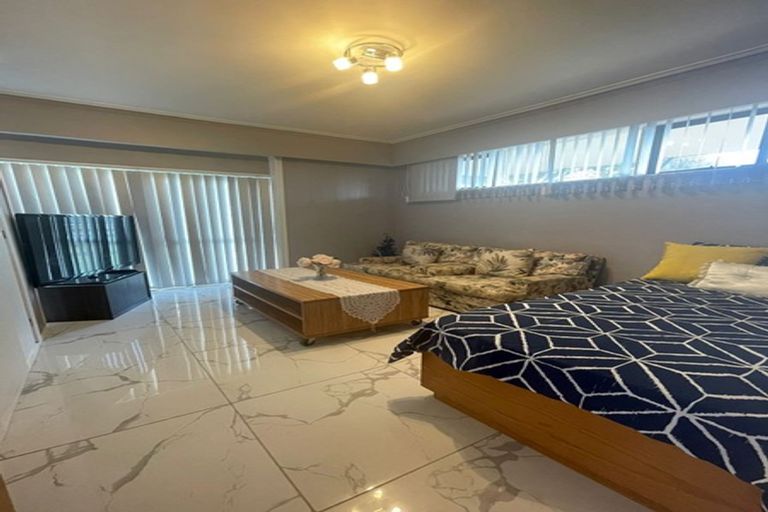 Photo of property in 10 Fraser Road, Papatoetoe, Auckland, 2025