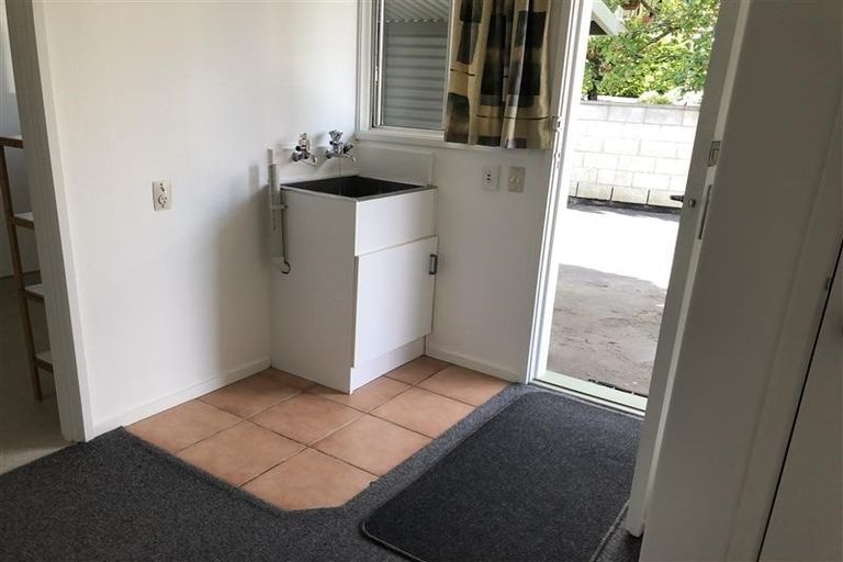 Photo of property in 2/7 Phillips Place, Havelock North, 4130