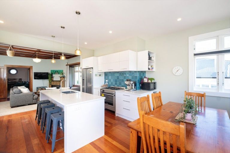 Photo of property in 42 Simla Terrace, Hospital Hill, Napier, 4110