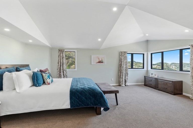 Photo of property in 9 Inverell Way, Seatoun, Wellington, 6022