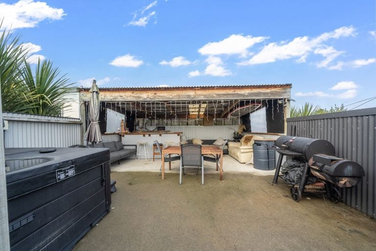 Photo of property in 8 Mackenzie Street, Winton, 9720