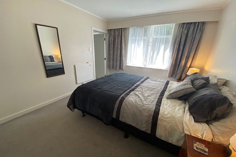 Photo of property in 2 Kopiko Way, Brooklyn, Wellington, 6021