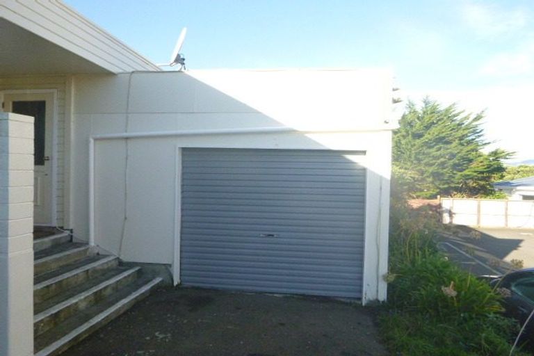 Photo of property in 19 Duchess Place, Maupuia, Wellington, 6022