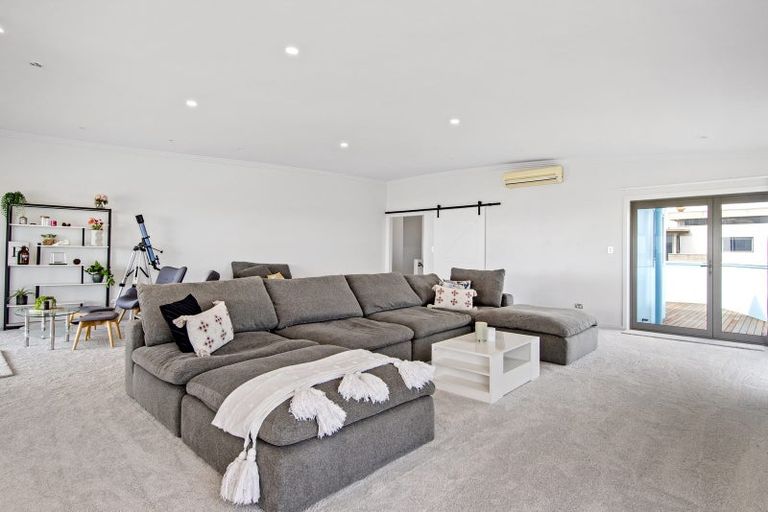 Photo of property in 1011 Papamoa Beach Road, Papamoa Beach, Papamoa, 3118
