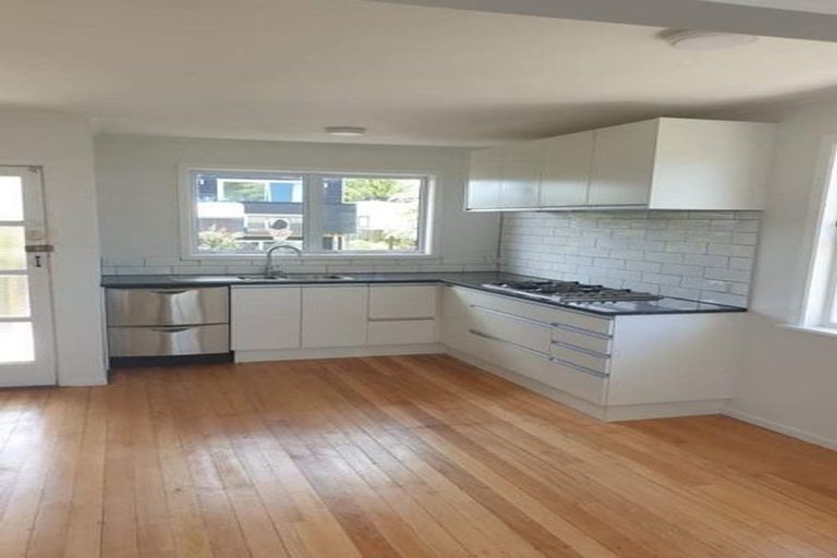 Photo of property in 57 Gloria Avenue, Te Atatu Peninsula, Auckland, 0610