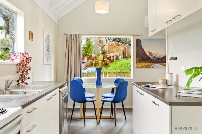 Photo of property in 2/21 Kashmir Road, Glen Eden, Auckland, 0602