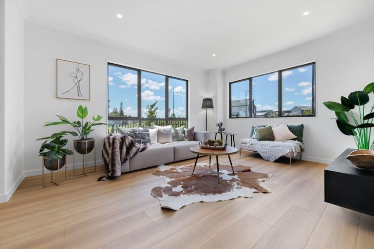 Photo of property in 14 Parkmore Drive, Rosehill, 2113