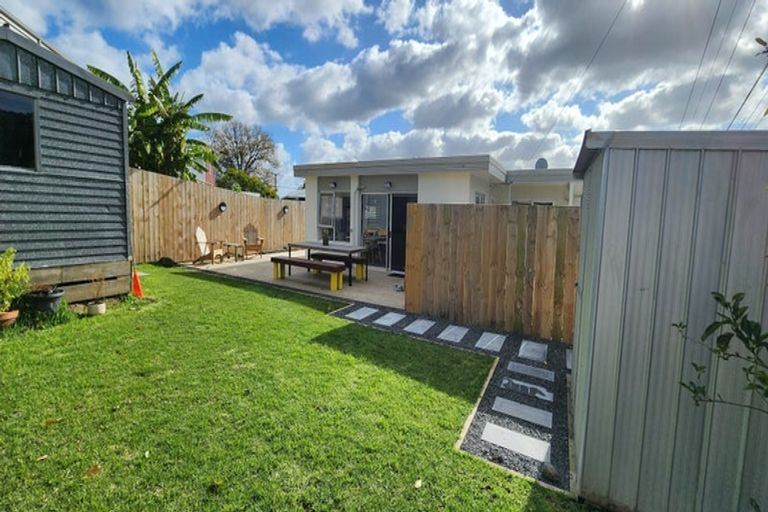 Photo of property in 1/59 Eskdale Road, Birkdale, Auckland, 0626
