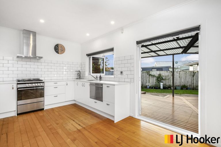 Photo of property in 18 Hill Crescent, Papakura, 2110