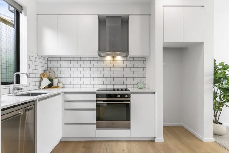 Photo of property in 62u2 Spenmoor Street, Newlands, Wellington, 6037