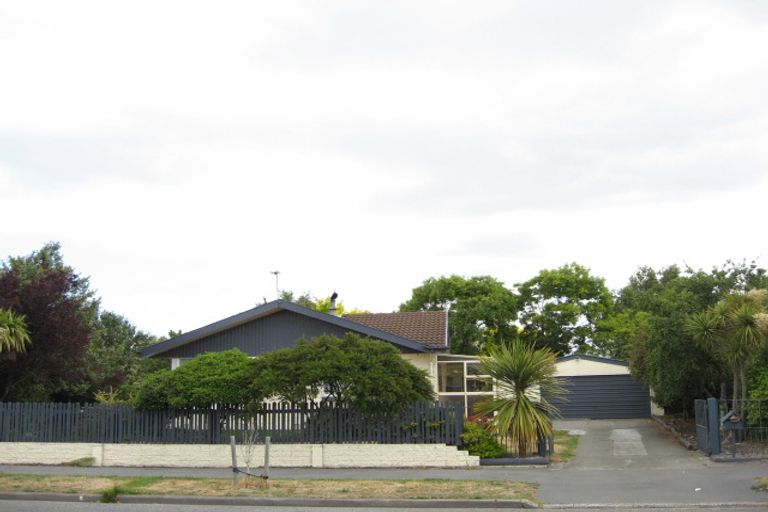 Photo of property in 40 Medina Crescent, Parklands, Christchurch, 8083