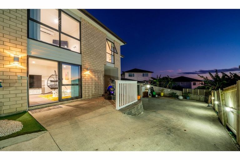 Photo of property in 14 Kereru Rise, Papakura, 2110