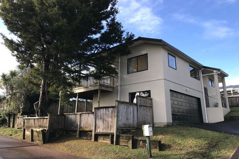 Photo of property in 15 Springside Place, New Lynn, Auckland, 0600