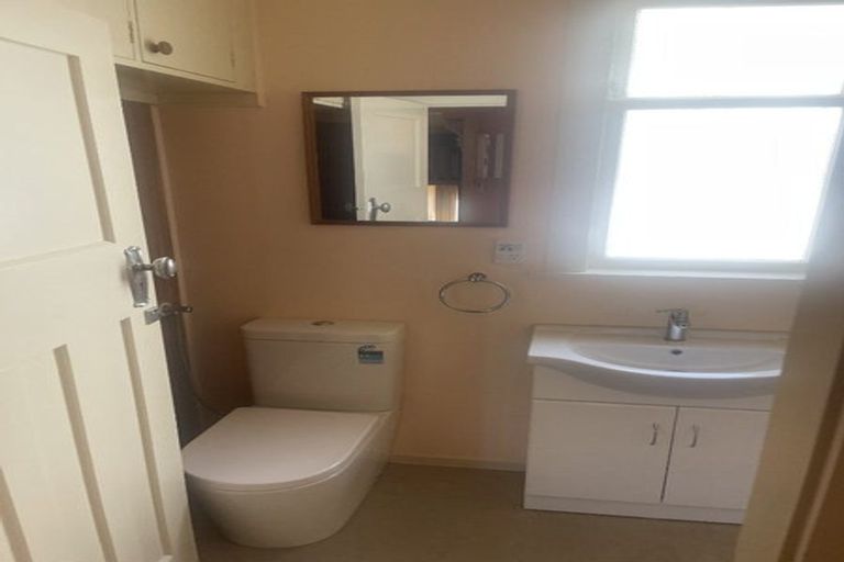 Photo of property in 84a Creswick Terrace, Northland, Wellington, 6012