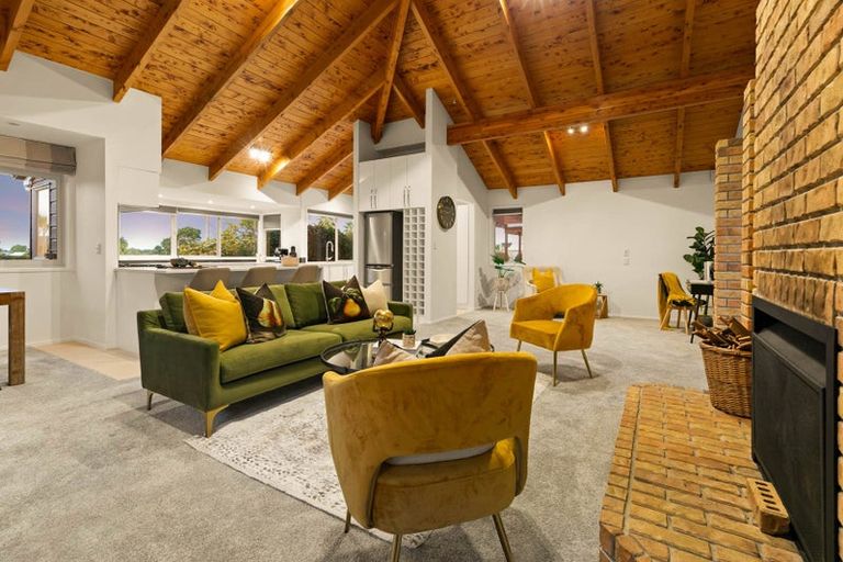Photo of property in 18 Burgundy Park Avenue, Henderson, Auckland, 0612