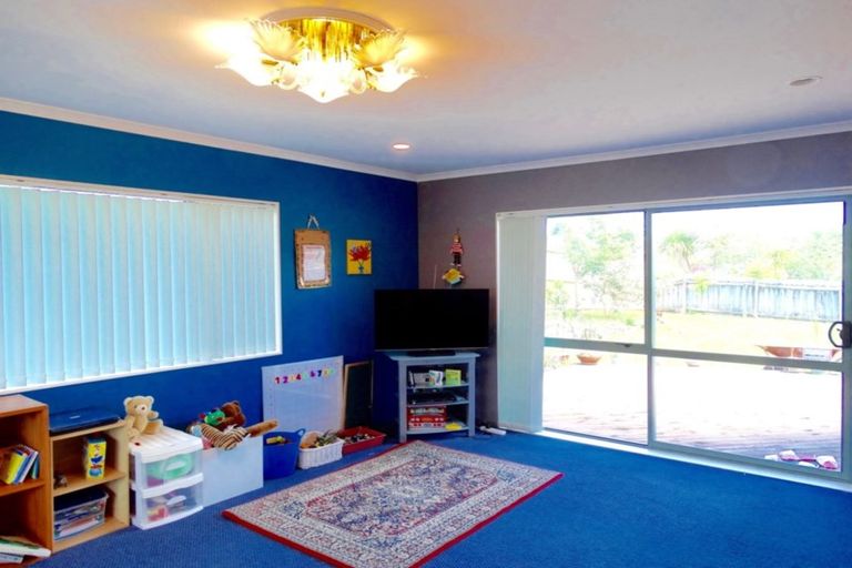 Photo of property in 13 Fleetwood Drive, Henderson, Auckland, 0612