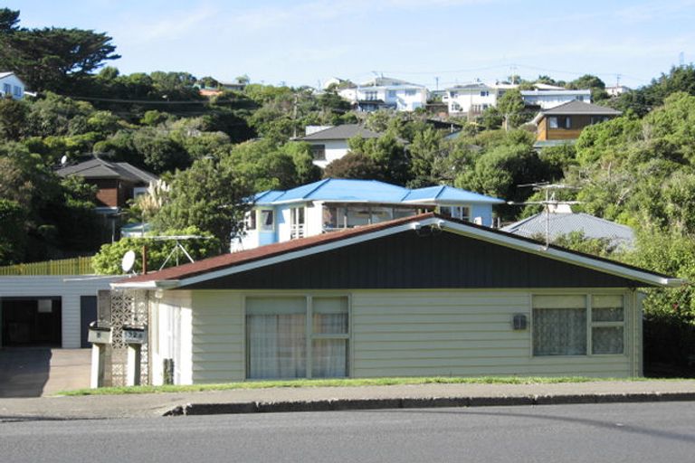 Photo of property in 132a Newlands Road, Newlands, Wellington, 6037