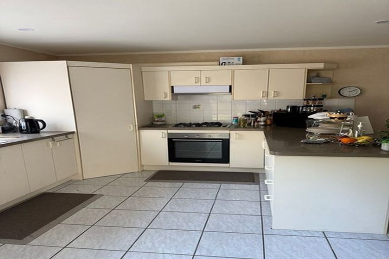 Photo of property in 1/36 De Havilland Drive, Goodwood Heights, Auckland, 2105
