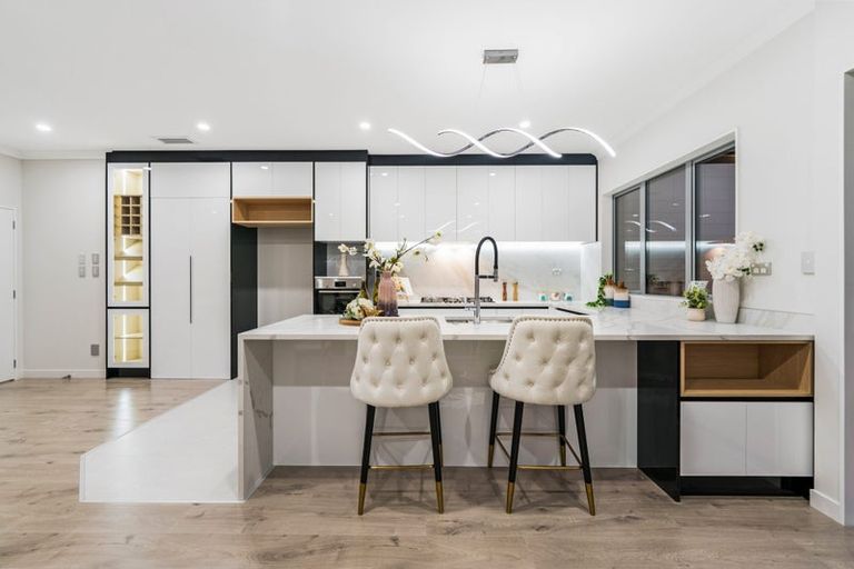 Photo of property in 21 Black Shed Road, Flat Bush, 2019
