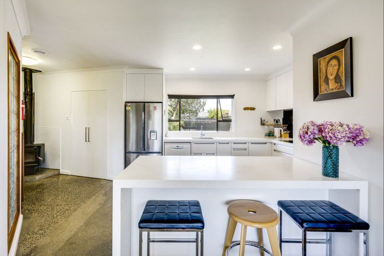 Photo of property in 28 Chester Street, Taradale, Napier, 4112