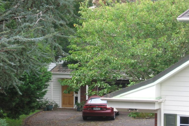 Photo of property in 2/21 Deane Avenue, Titirangi, Auckland, 0604