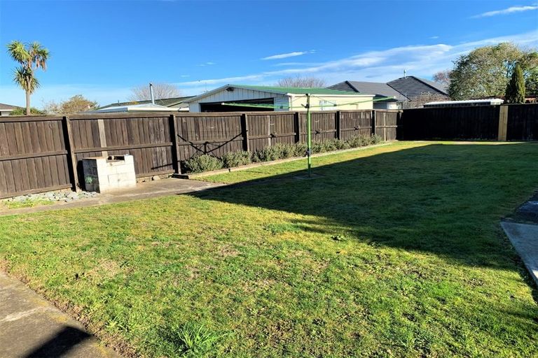 Photo of property in 42 Inwoods Road, Parklands, Christchurch, 8083