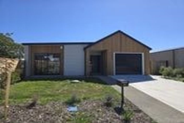 Photo of property in 19 Rotoiti Place, Paraparaumu, 5032